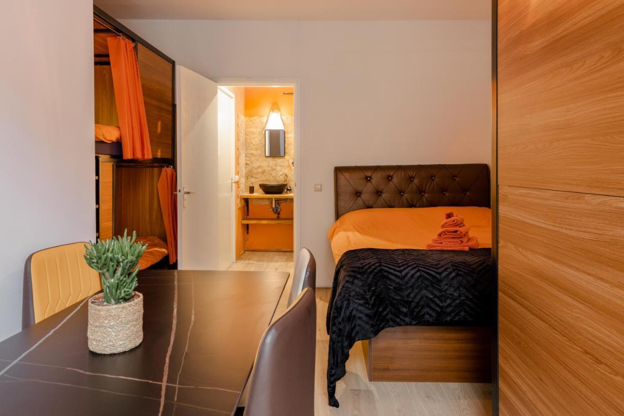 Recharge Hostel Роттердам Экстерьер фото