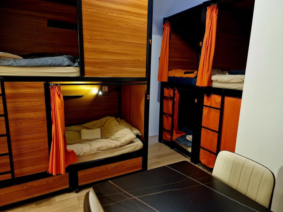 Recharge Hostel Роттердам Экстерьер фото