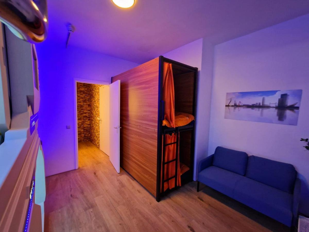 Recharge Hostel Роттердам Экстерьер фото