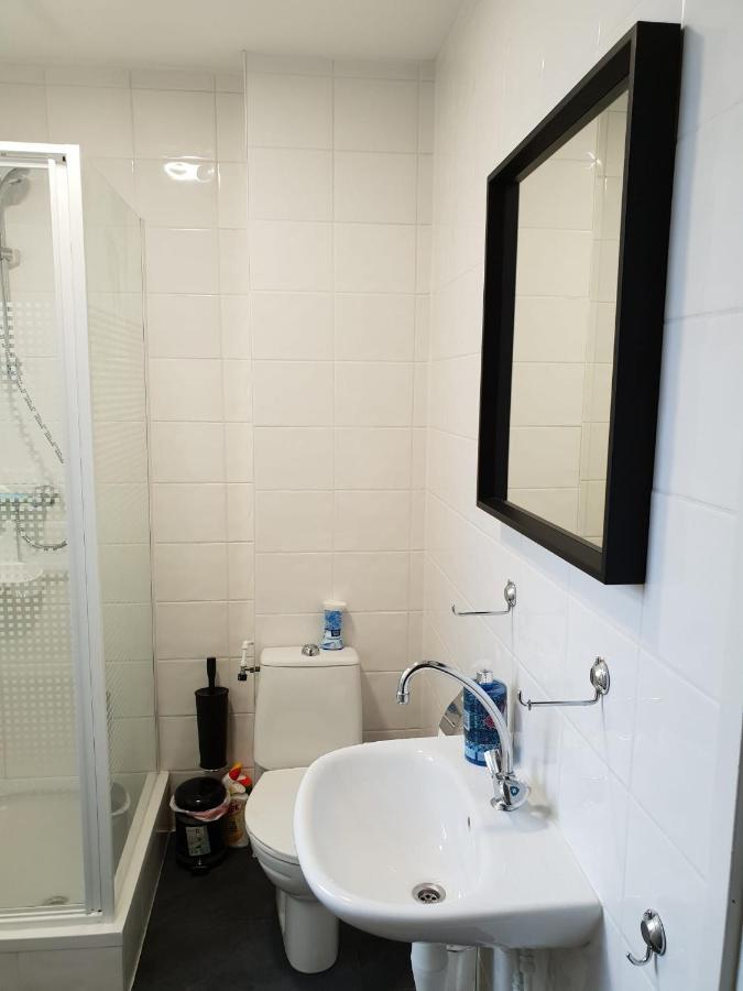 Recharge Hostel Роттердам Экстерьер фото