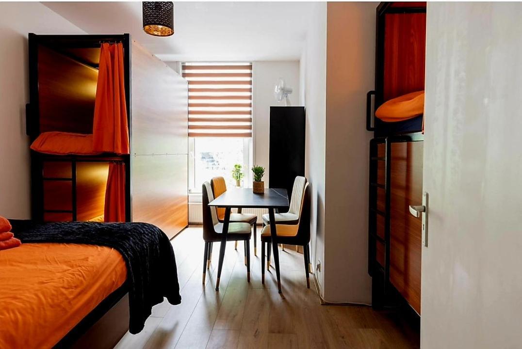 Recharge Hostel Роттердам Экстерьер фото