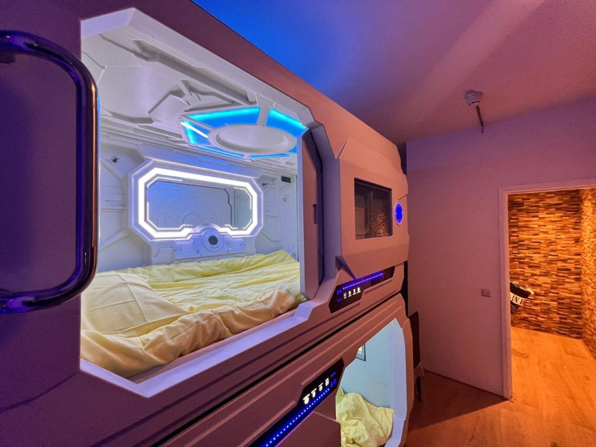 Recharge Hostel Роттердам Экстерьер фото