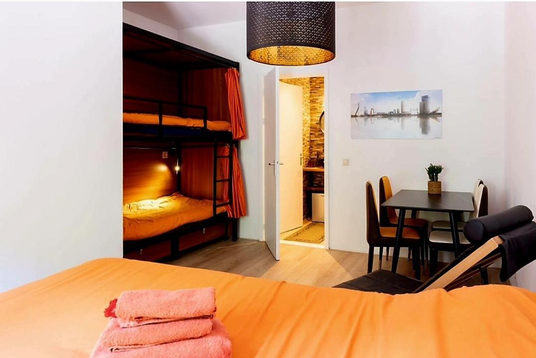 Recharge Hostel Роттердам Экстерьер фото