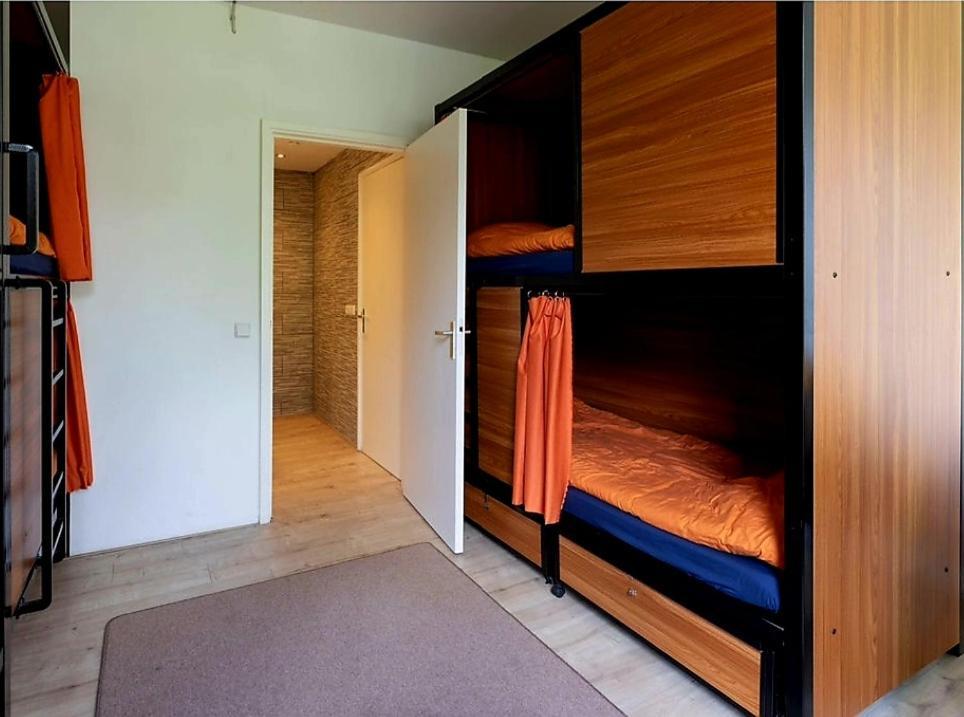 Recharge Hostel Роттердам Экстерьер фото