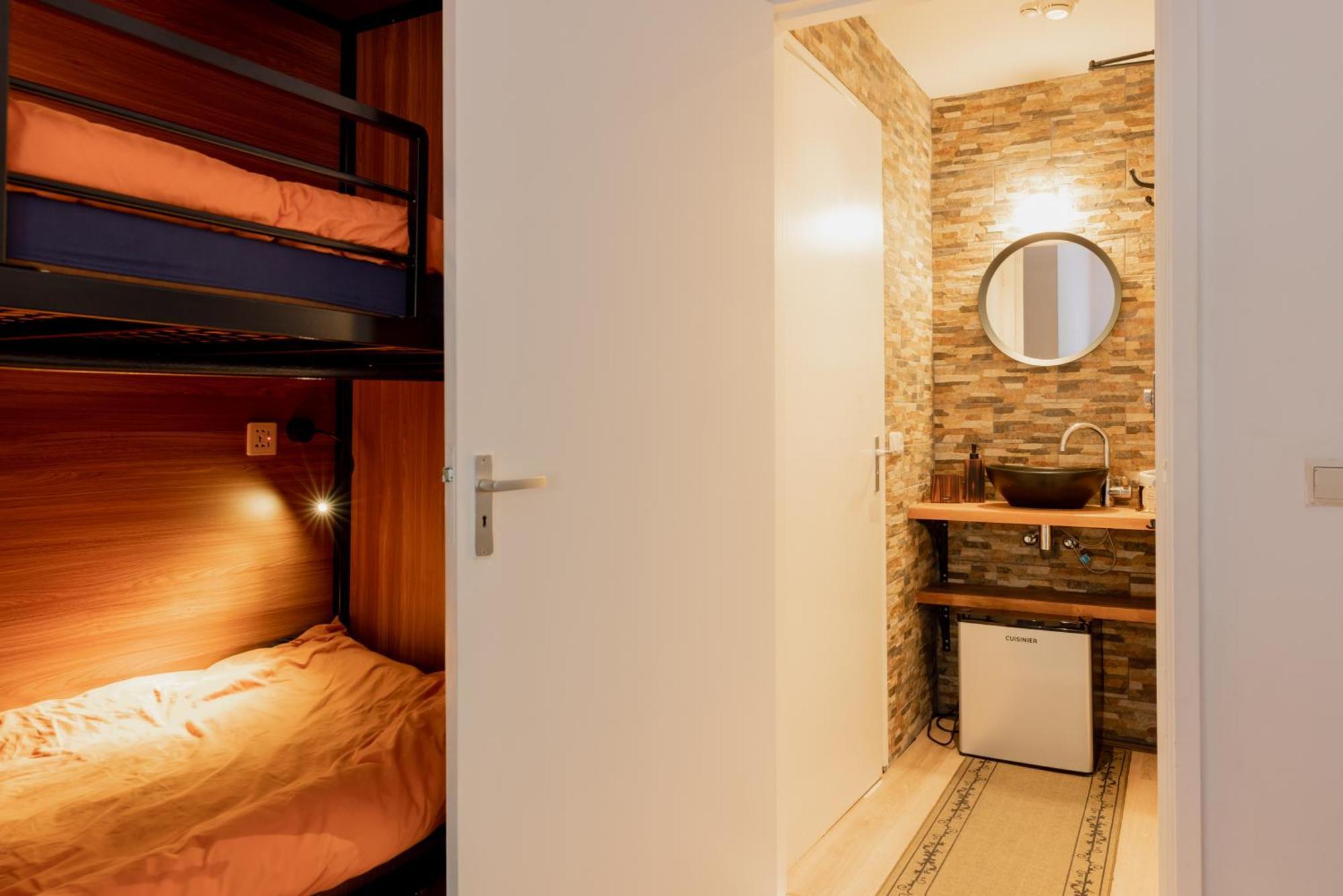 Recharge Hostel Роттердам Номер фото